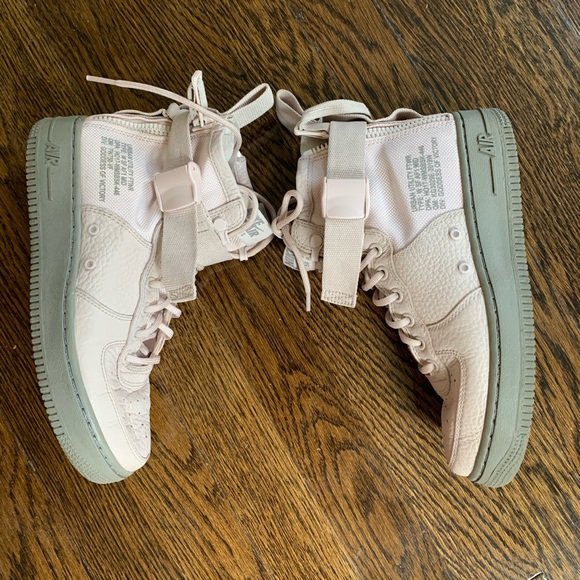 SOLD - Nike SF Air Force 1 Mid Red Dust - Picture 4 of 11